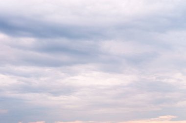 Yağmurdan önce gökyüzü bahar bulutları