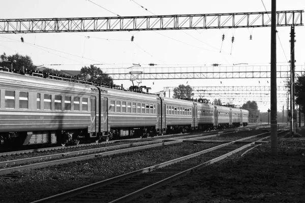 Comboios Caminho Ferro Linha Energia Cima Ritmicamente Repetida Rails Entrar — Fotografia de Stock