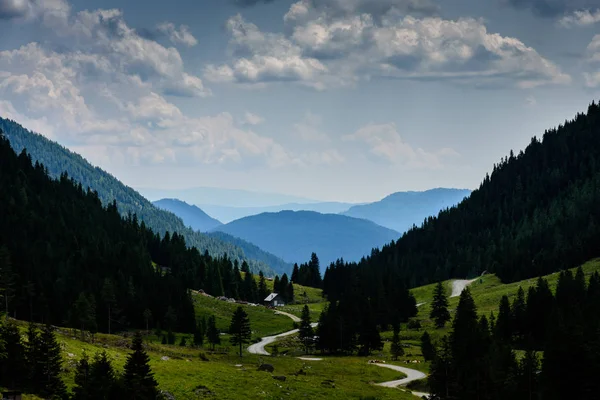 Weg in die Berge — Stockfoto