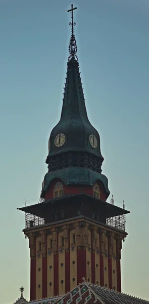 Top decorado da igreja católica em Subotica, Sérvia — Fotografia de Stock