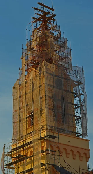 教堂塔楼正在重建中 — 图库照片