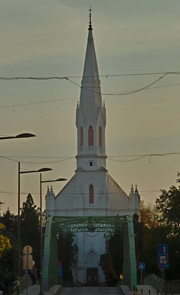 ZRENJANIN, SERBIA, OKTOBER 14e 2018 - Witte katholieke kerk — Stockfoto