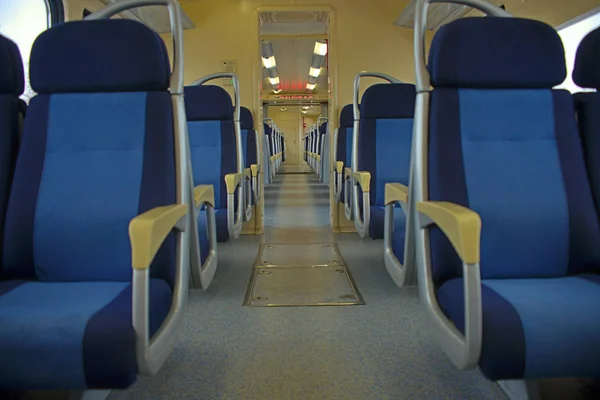 Visão interna do vagão de trem vazio moderno — Fotografia de Stock