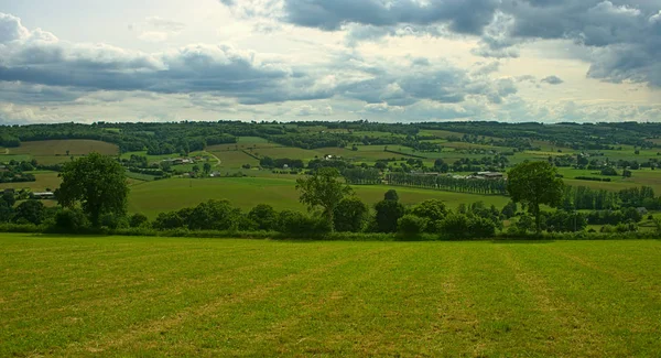 Utsikt från kullen på lugnt landskap på landsbygden Normandie — Stockfoto