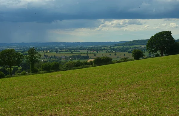 Normandiya kırsalındaki sakin manzaraya tepeden bak — Stok fotoğraf