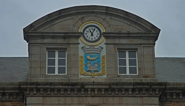 Avranches, Franciaország - 2019. április 4. - Domed building top with clock and coat of arms — Stock Fotó