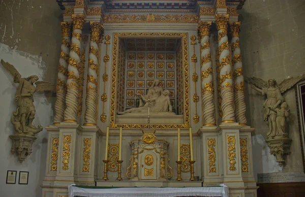 Iconografie in de katholieke kerk van Avranches, Frankrijk — Stockfoto