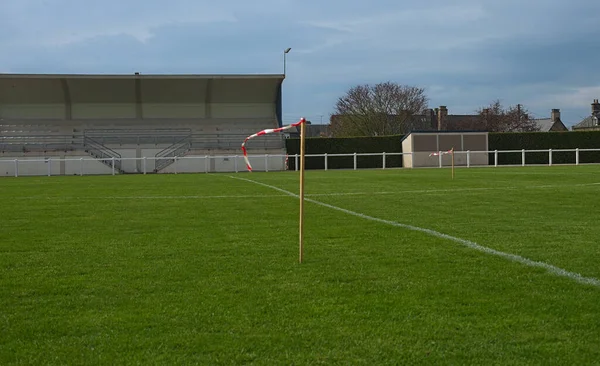 Vista en medio de un campo de fútbol vacío —  Fotos de Stock