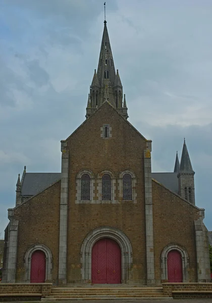 Big old stone Catholic cathedral in Sourdeval Normandy France — Stock Photo, Image
