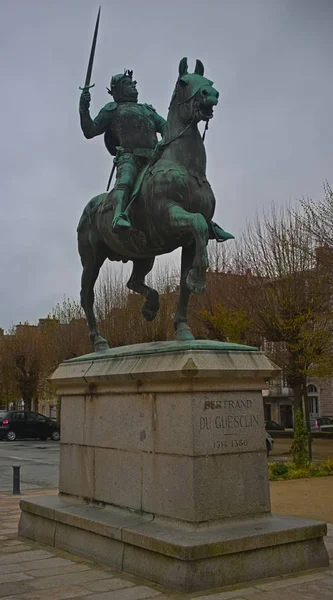 Monumento dedicado a Bertrand Du Guesclin em Dinan, França — Fotografia de Stock
