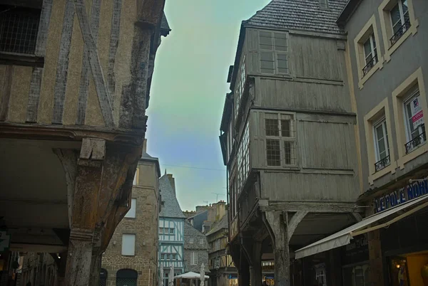 Vollständig restauriertes altes mittelalterliches traditionelles Haus in Dinon, Frankreich — Stockfoto