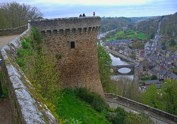Malerischer Blick von der Festung auf die Stadt Dinan, Frankreich — Stockfoto