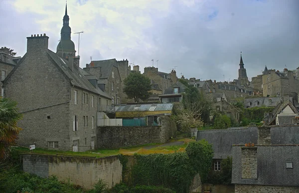 Malerischer Blick von der Festung auf die Stadt Dinan, Frankreich — Stockfoto