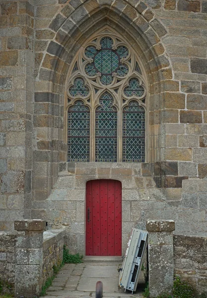 Wejście do gotyckiej katedry w stylu kamiennym — Zdjęcie stockowe