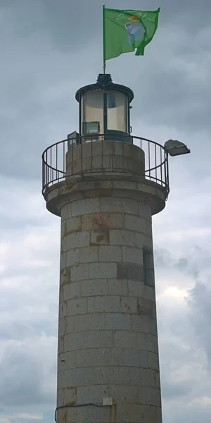 Stone világítótorony zöld Brittany zászló Cancale, Franciaország — Stock Fotó