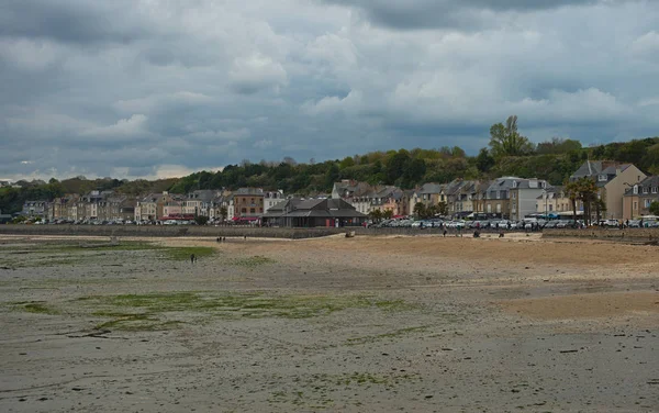 Sandy beach and Atlantic coast town Cancale, France — Stock Photo, Image