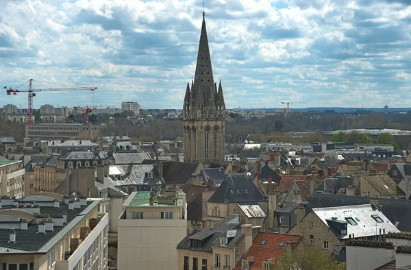 Cityscape of French city Caen with high tower of an catholic cathedral — Stock Photo, Image