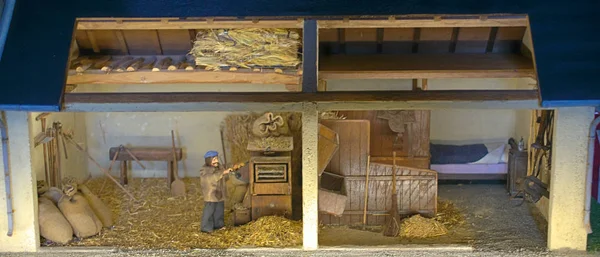 Kleinformatige Darstellung einer Arbeit in einer alten Mühle — Stockfoto