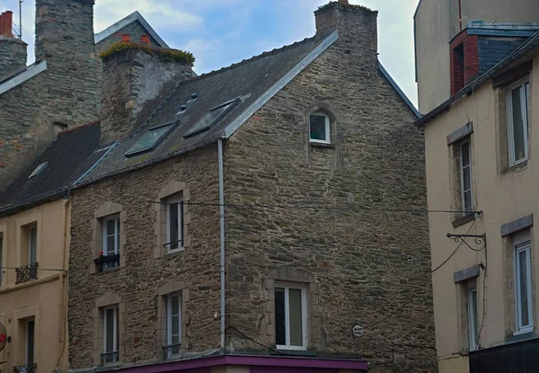 Alte traditionelle städtische Steinhäuser in Cherbourg, Frankreich — Stockfoto