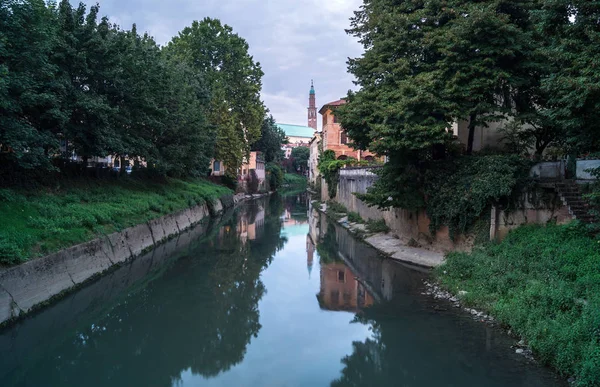 Bazilika Palladiana Městě Vicenza Itálii Retrone River Odrazem Italština — Stock fotografie