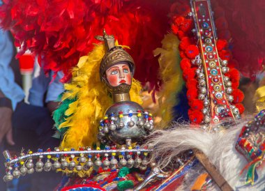 Tören atları için geleneksel Sicilya kukla süslemesi. Yakın çekim