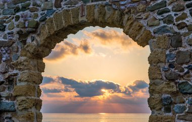 Sicilya, İtalya 'daki güzel sahil kasabası Cefalu. 