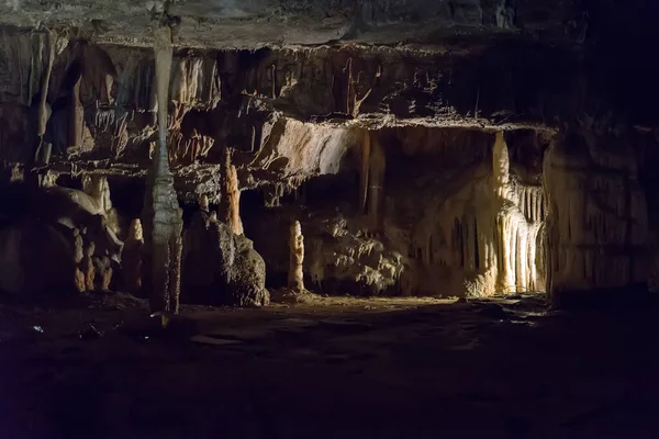 Сталактиты Сталагмиты Постойненской Пещере Словения — стоковое фото