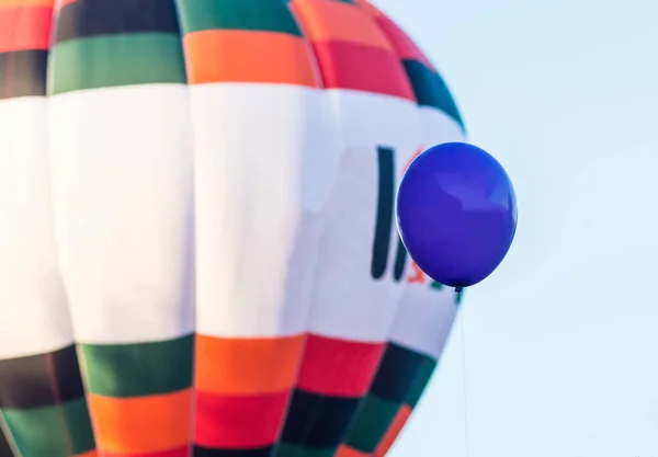 Violet Air Balloon Und Heißluftballon Farbig — Stockfoto
