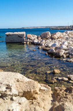 Güneydoğu Sicilya 'daki Marzamemi deniz köyünün kıyı şeridi.