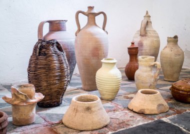 Eski Sicilyalı terracotta tencereleri. Yakın çekim