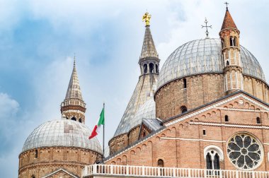 İtalya 'nın Padua şehrindeki Aziz Anthony Kilisesi (Basilica di sant' antonio di padova).