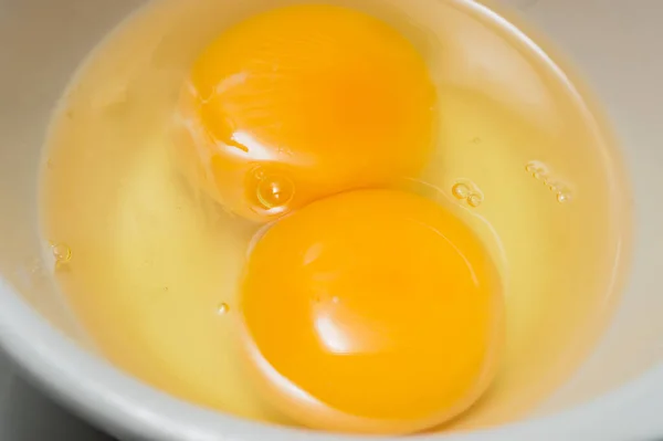 Свежие Яйца Желток Двойным Яйцом Стакане Крупный План — стоковое фото