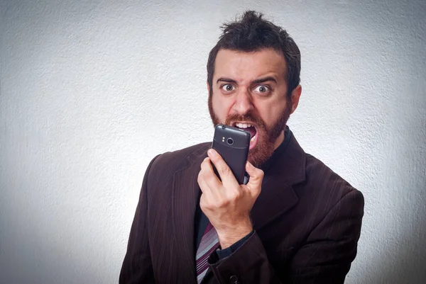 Boze Jonge Zakenman Schreeuwt Aan Telefoon — Stockfoto