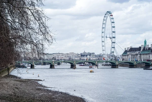 London Kwietnia London Eye Słynna Atrakcja Turystyczna Wysokości 135 Metrów — Zdjęcie stockowe