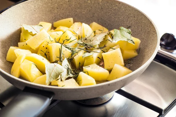 Potatoes Baking Frying Pan Closeup — Stock Photo, Image