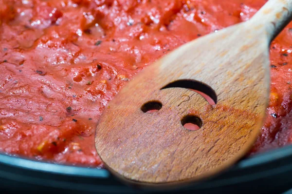 Italian Sauce Smiling Wooden Spoon Closeup Selective Focus — Stock Photo, Image