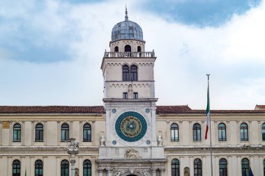 Padova Saat Kulesi, İtalya, Veneto. Etkileyici binası, Piazza dei Signori 'de duruyor.