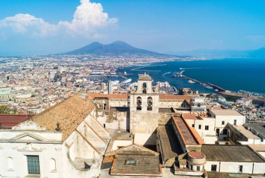 İtalya 'daki Castel Sant' Elmo 'dan güzel bir Napoli manzarası.