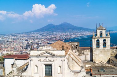 İtalya 'daki Castel Sant' Elmo 'dan güzel bir Napoli manzarası.