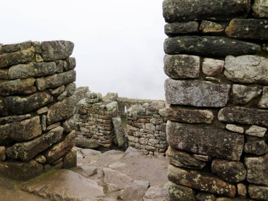 Teras ve eski evler Machu Picchu