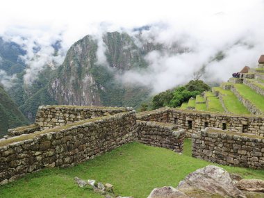 Teras ve eski evler Machu Picchu