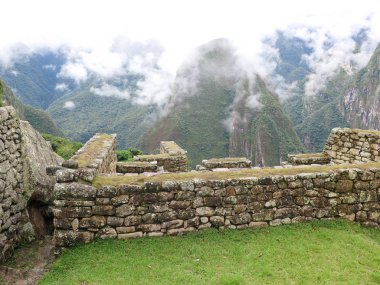 Teras ve eski evler Machu Picchu