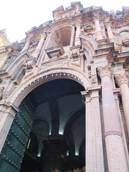 Domkyrka kyrka på Plaza de Armas. Cuzco, Peru — Stockfoto