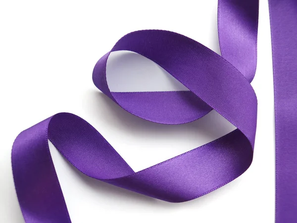 Cinta púrpura sobre fondo blanco, elemento de diseño — Foto de Stock