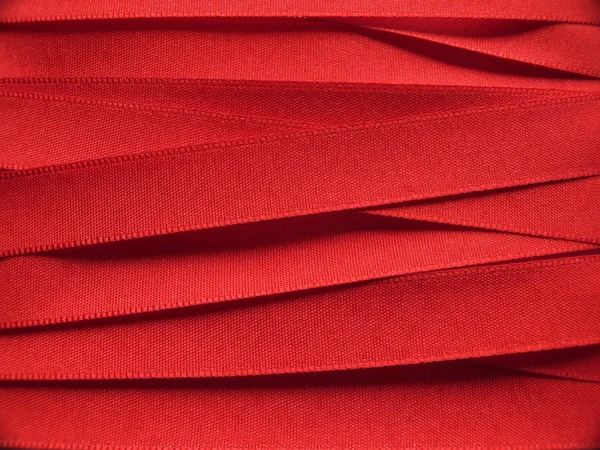 Fita de cetim vermelho brilhante — Fotografia de Stock
