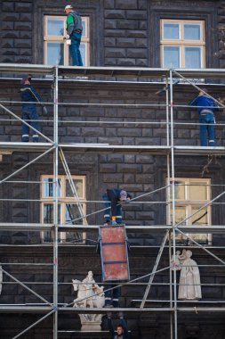 Lviv Ukrayna - 25 Ekim 2019: Lviv 'deki Kara Ev cephesini restore etme.