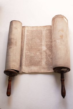 Eski Torah parşömen defteri. Detayları kapat. Tevrat, Yahudi kutsal kitabı. The Torah. Yahudi yazıtlarının ilk beş kitabı.