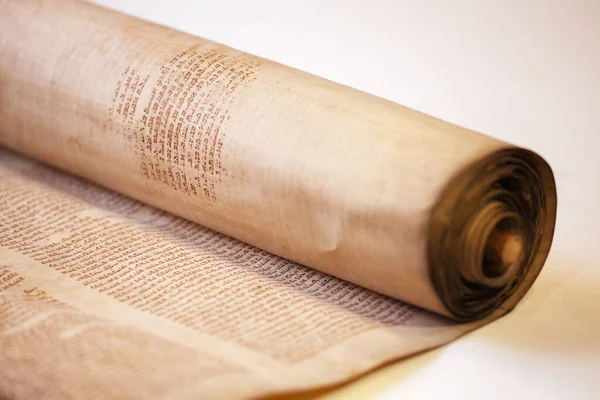 Eski Torah Parşömen Defteri Detayları Kapat Tevrat Yahudileri Sığ Alan — Stok fotoğraf