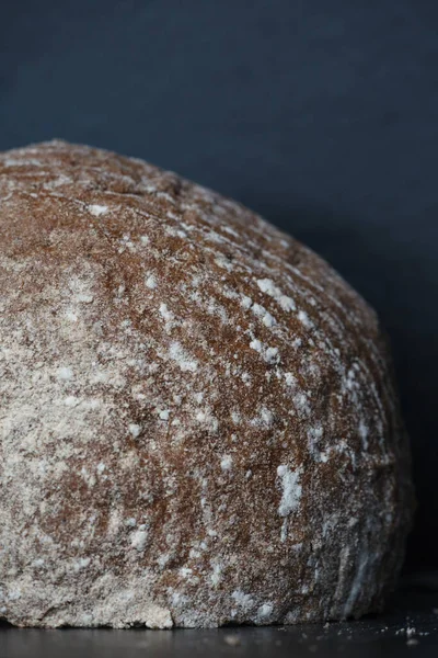 Pane rustico con crusca. Pane di terra da vicino . — Foto Stock