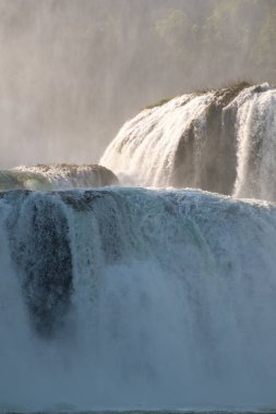 Vietnam ve Çin tahtası boyunca Banyue veya Ban Gioc şelalesi..